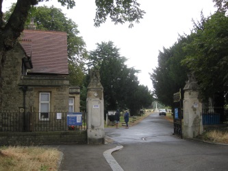 LewishamCemeteryentrance